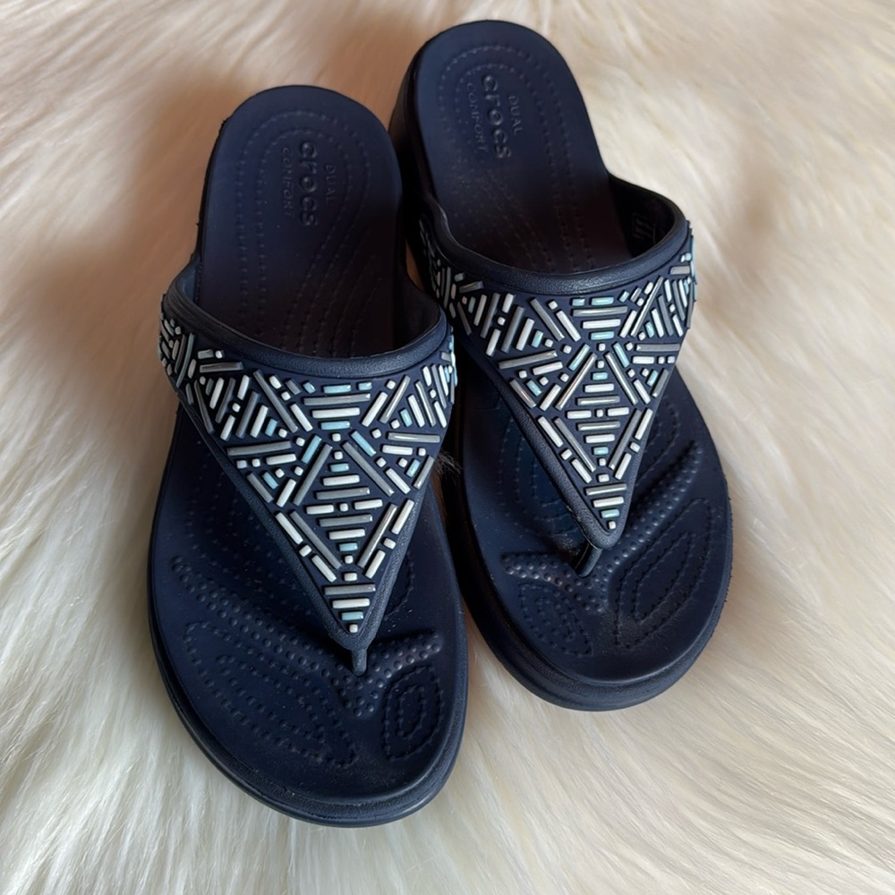 Crocs Women's Monterey Beaded Navy Blue Wedge Flip Flop Sandals Size 6